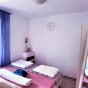 apartment-chloe.hotels-in-trogir.com/