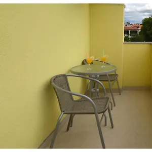 aprtment-close-to-center.hotelinzadar.com/