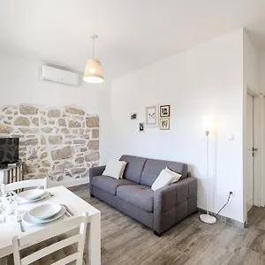 pavles-apartment.hotelinzadar.com/